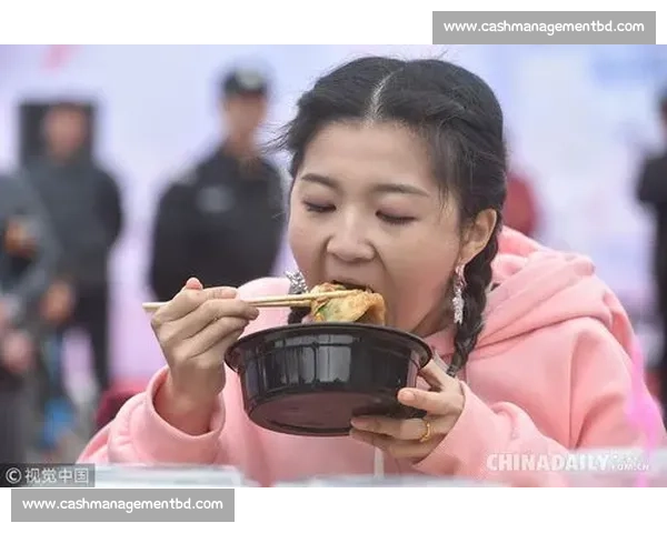大胃王挑战极限速度吃面比赛现场精彩瞬间回顾