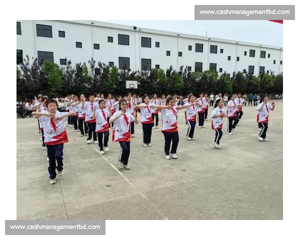 小学队列队形比赛精彩瞬间展示 共同感受学生们的活力与默契