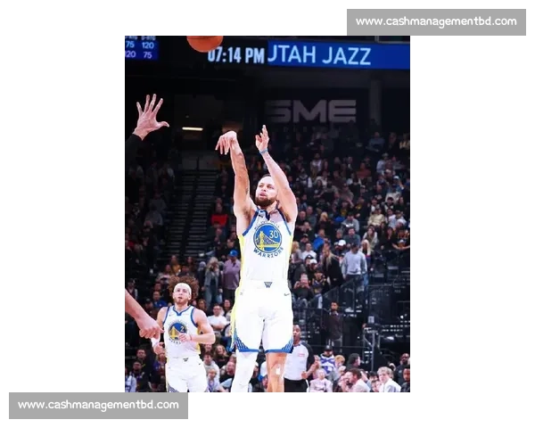 库里单场狂砍51分震撼全场创造历史瞬间精彩回顾